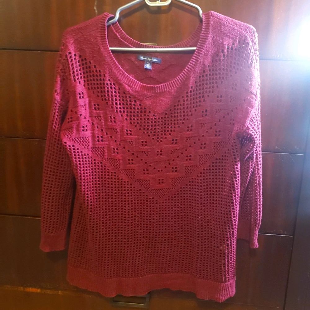 American Eagle maroon sweater